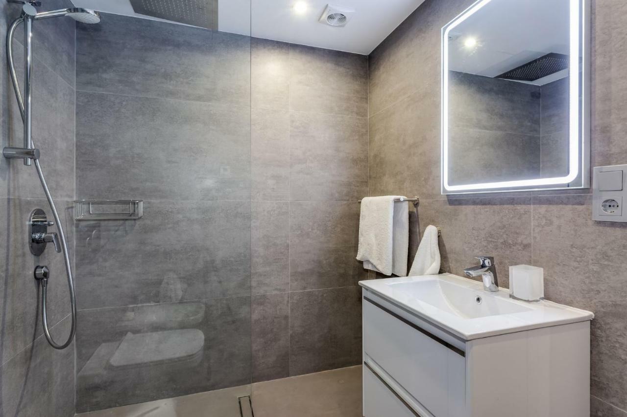 By Riva - Luxurious, Exclusive 2 Bedroom Apt Inside Puerto Banus Marbella Exteriör bild