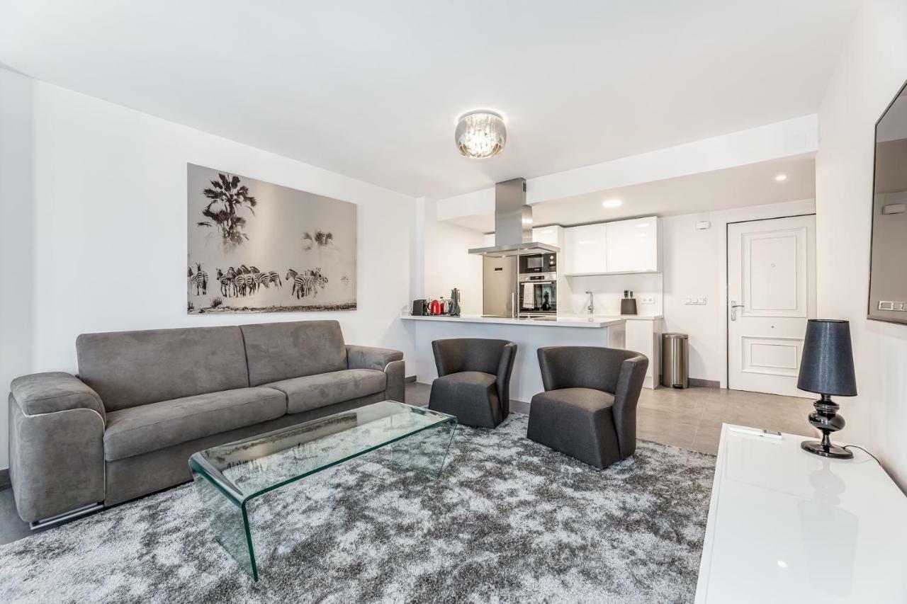 By Riva - Luxurious, Exclusive 2 Bedroom Apt Inside Puerto Banus Marbella Exteriör bild