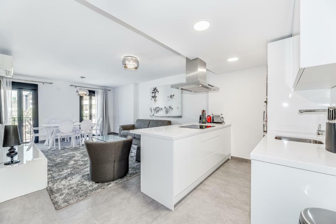 By Riva - Luxurious, Exclusive 2 Bedroom Apt Inside Puerto Banus Marbella Exteriör bild
