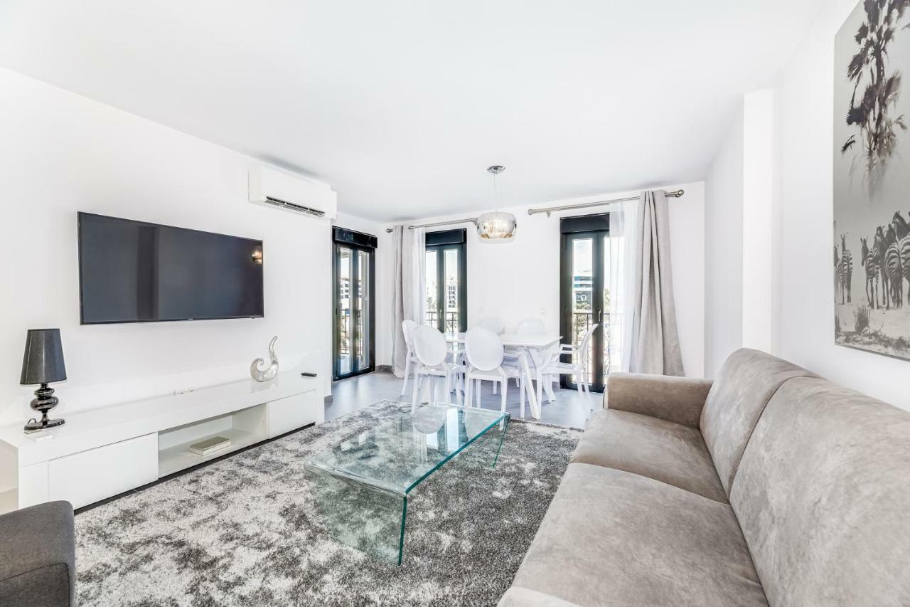 By Riva - Luxurious, Exclusive 2 Bedroom Apt Inside Puerto Banus Marbella Exteriör bild